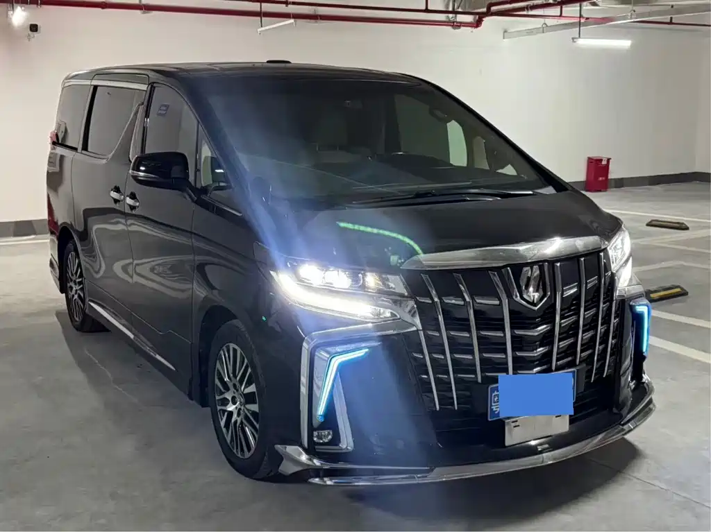 Toyota Alphard — миниатюра 3