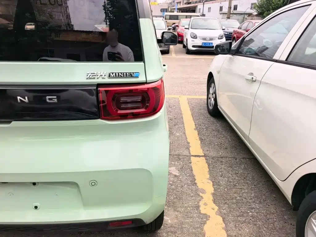 Wuling MINIEV — миниатюра 8