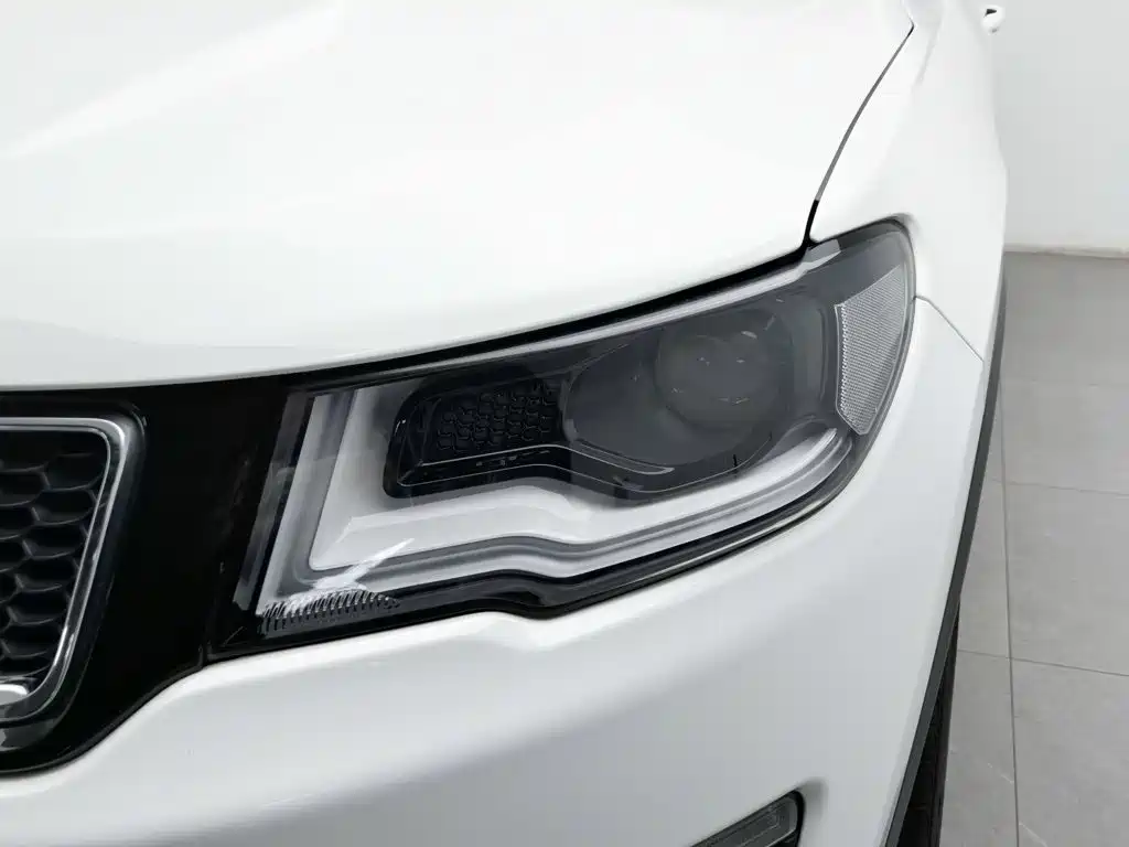 Jeep Compass — миниатюра 7