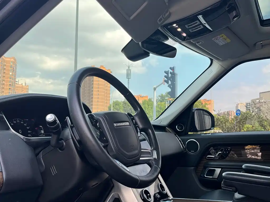Land Rover Range Rover — миниатюра 10