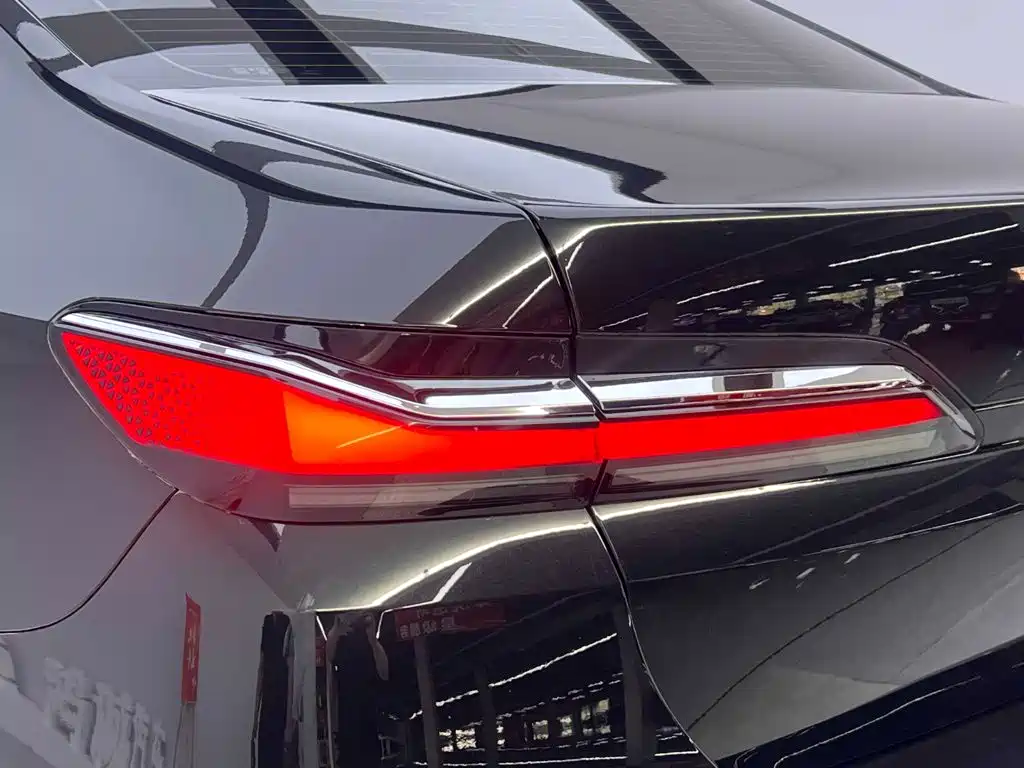 BMW 7 Series — миниатюра 10