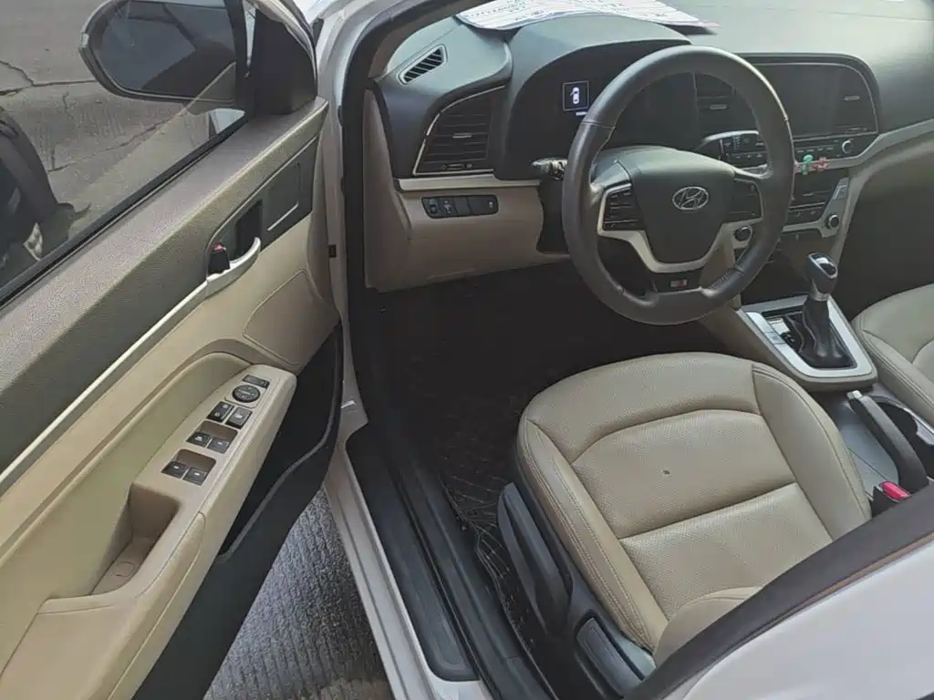 Hyundai Elantra — миниатюра 16