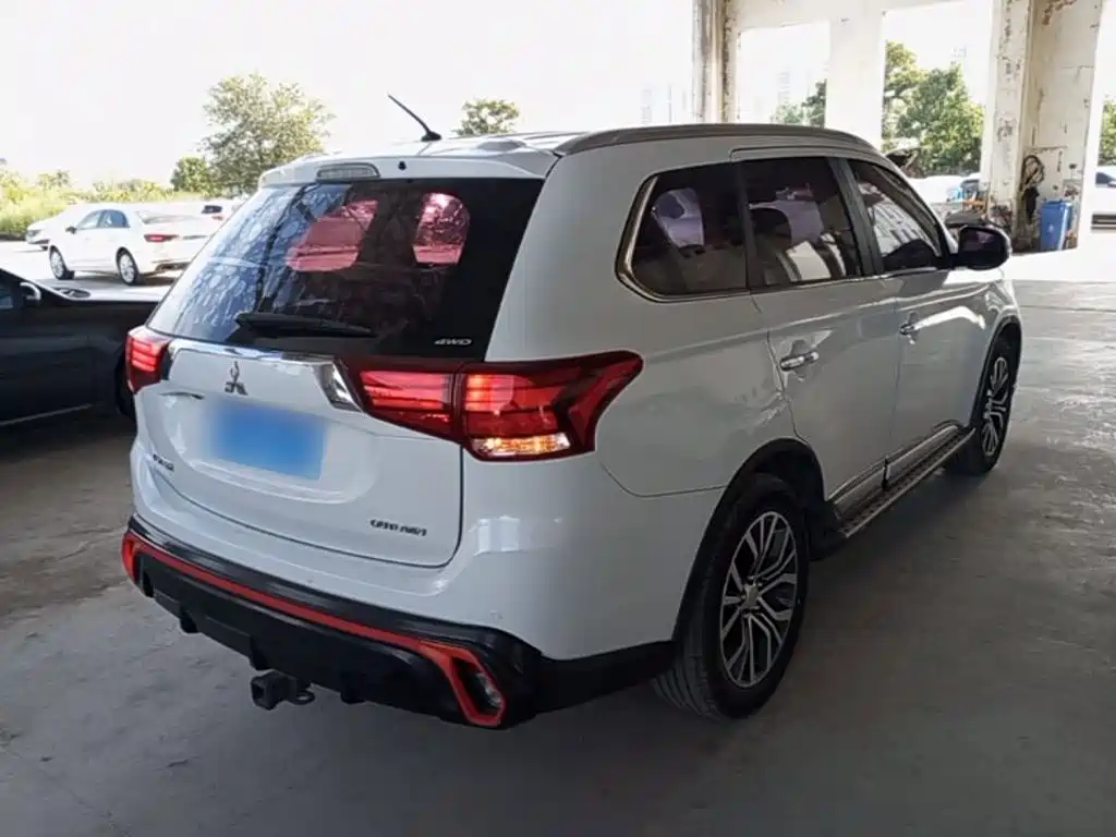Mitsubishi Outlander — миниатюра 7