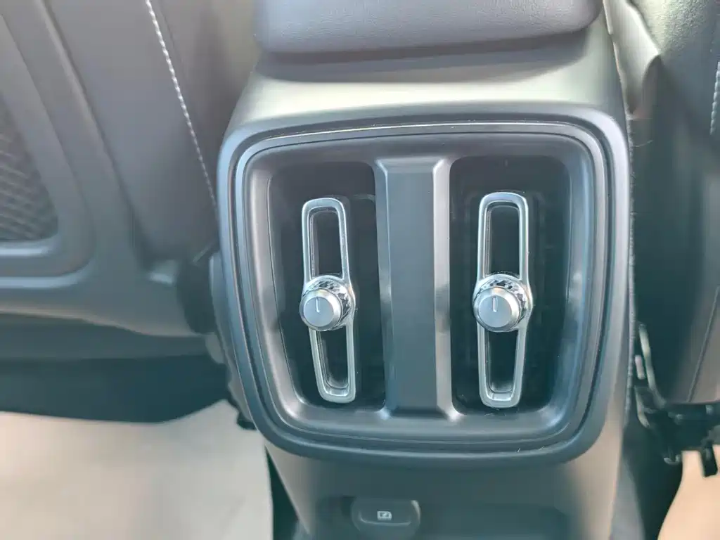 Volvo XC40 NEV — миниатюра 21