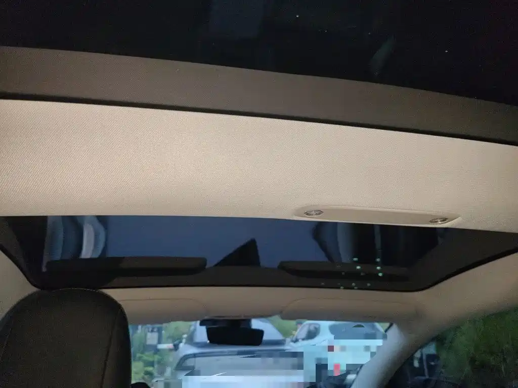 Tesla Model 3 — миниатюра 9