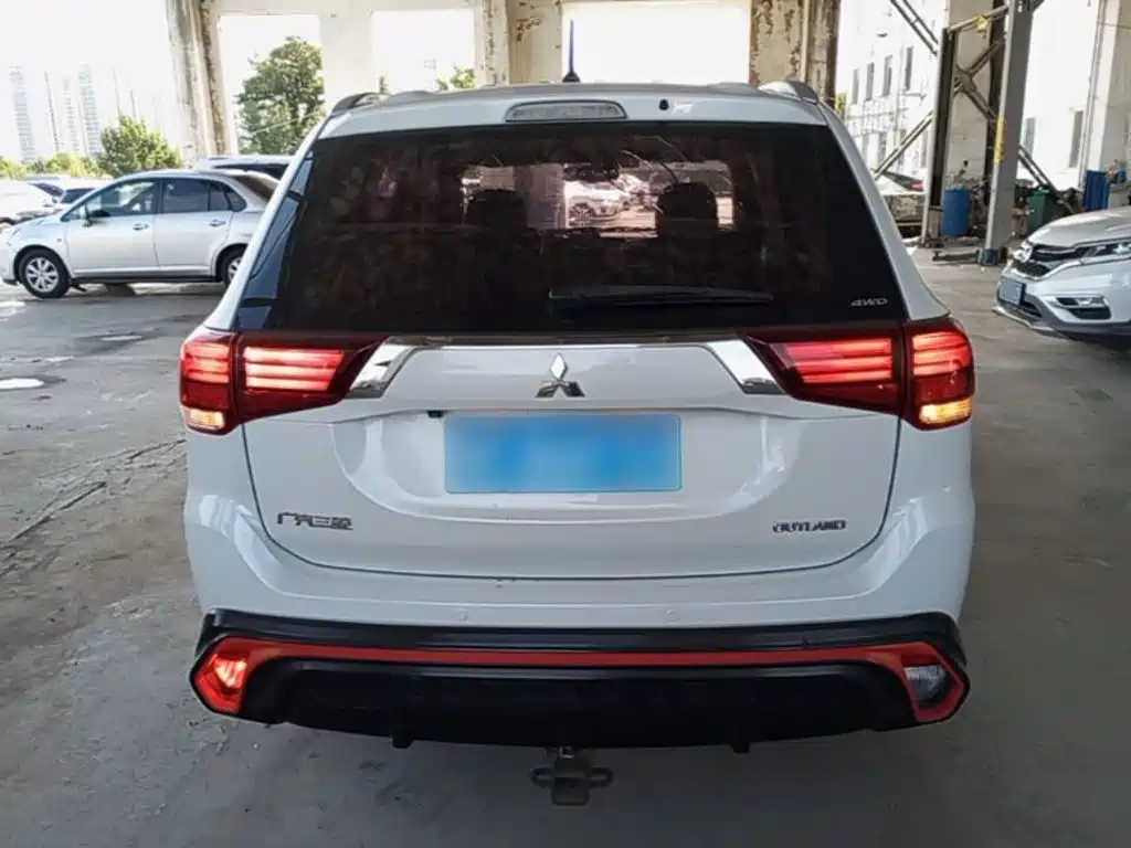 Mitsubishi Outlander — миниатюра 6