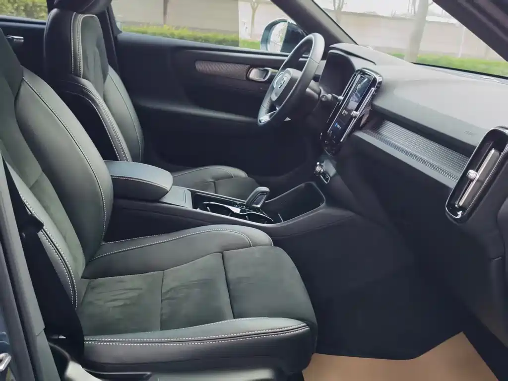 Volvo XC40 NEV — миниатюра 10