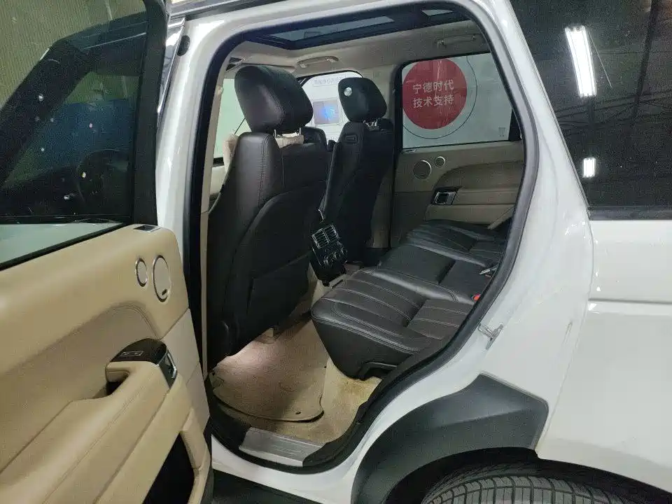 Land Rover Range Rover — миниатюра 8