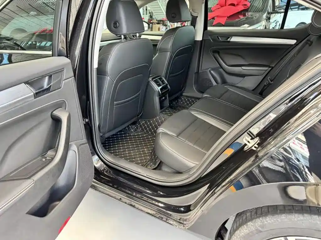 Skoda Superb — миниатюра 7