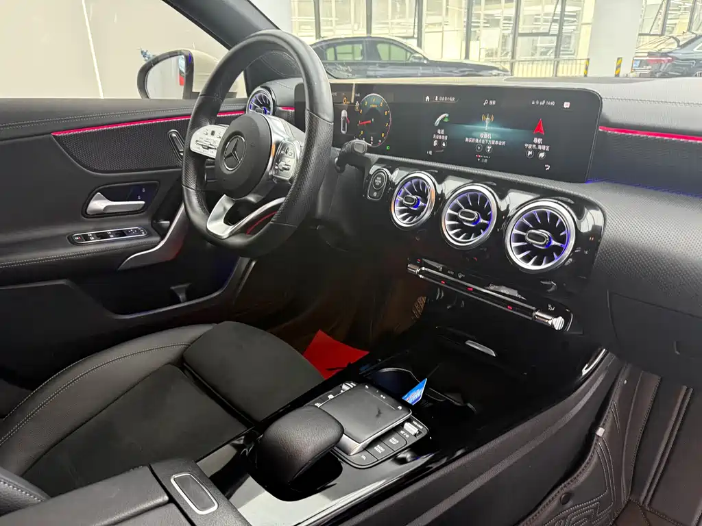 Mercedes-Benz A-Class — миниатюра 7