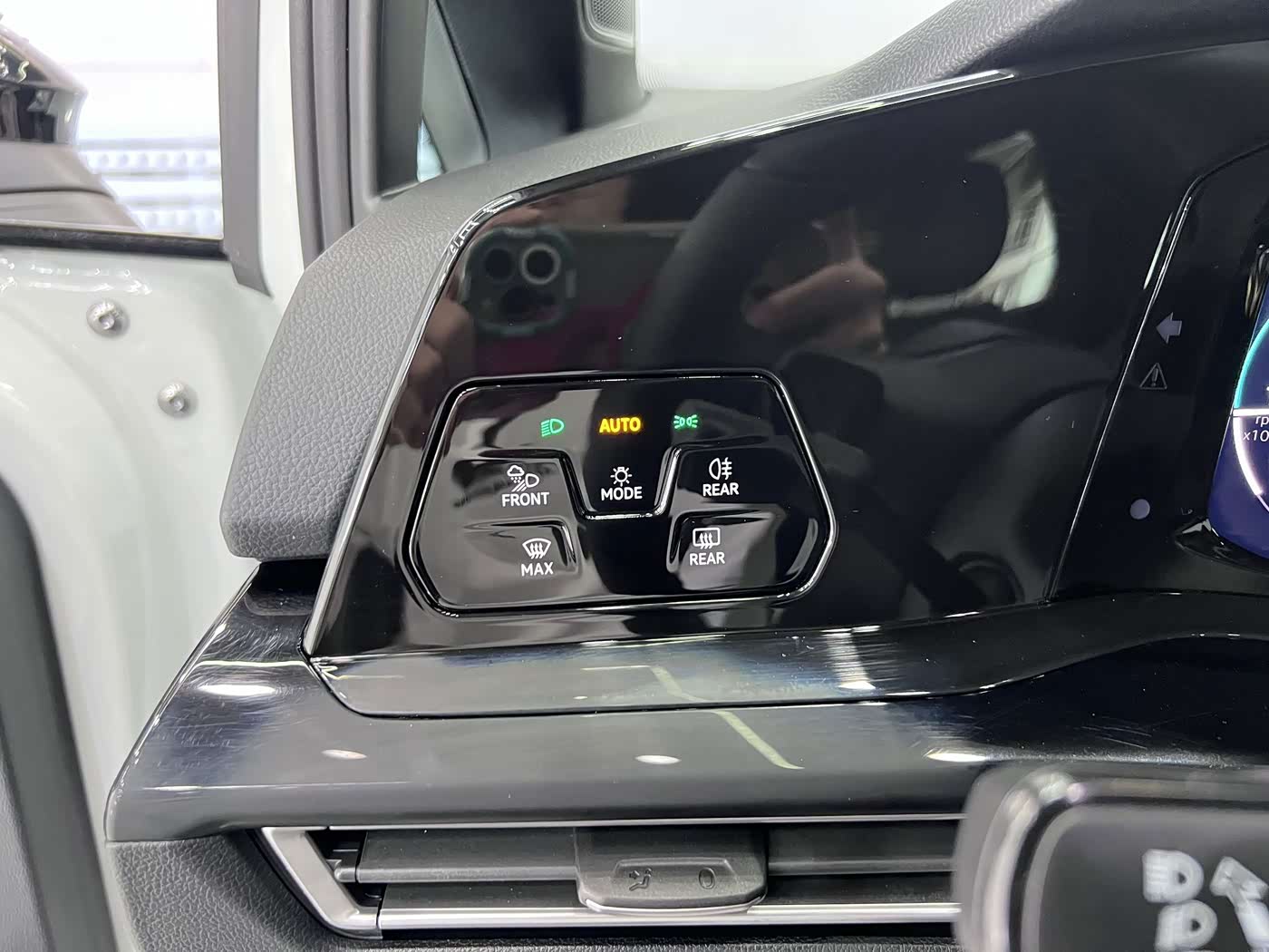 Volkswagen Golf 1.4 л 2022 г. Белый, пробег 21000 км