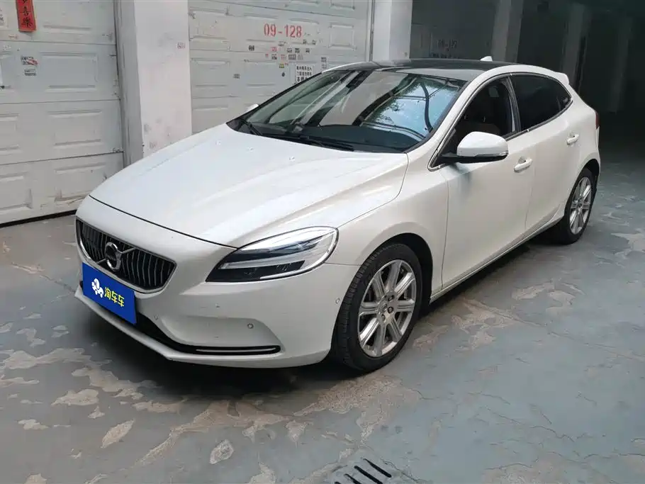 Купить Volvo V40