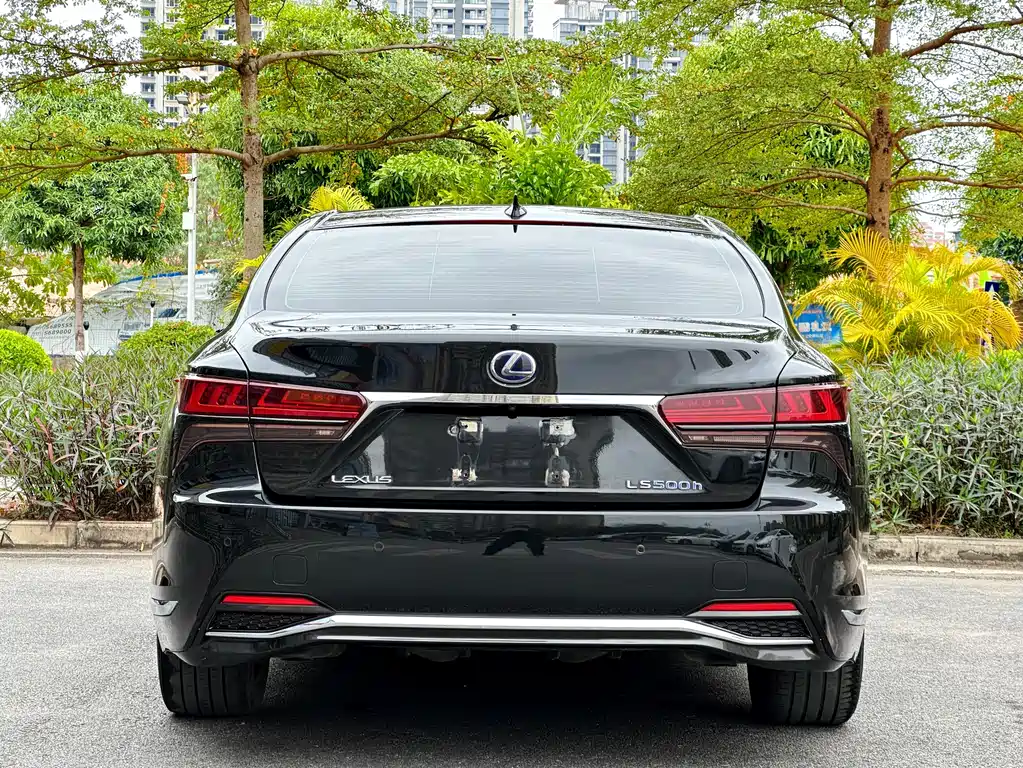 LEXUS LS
