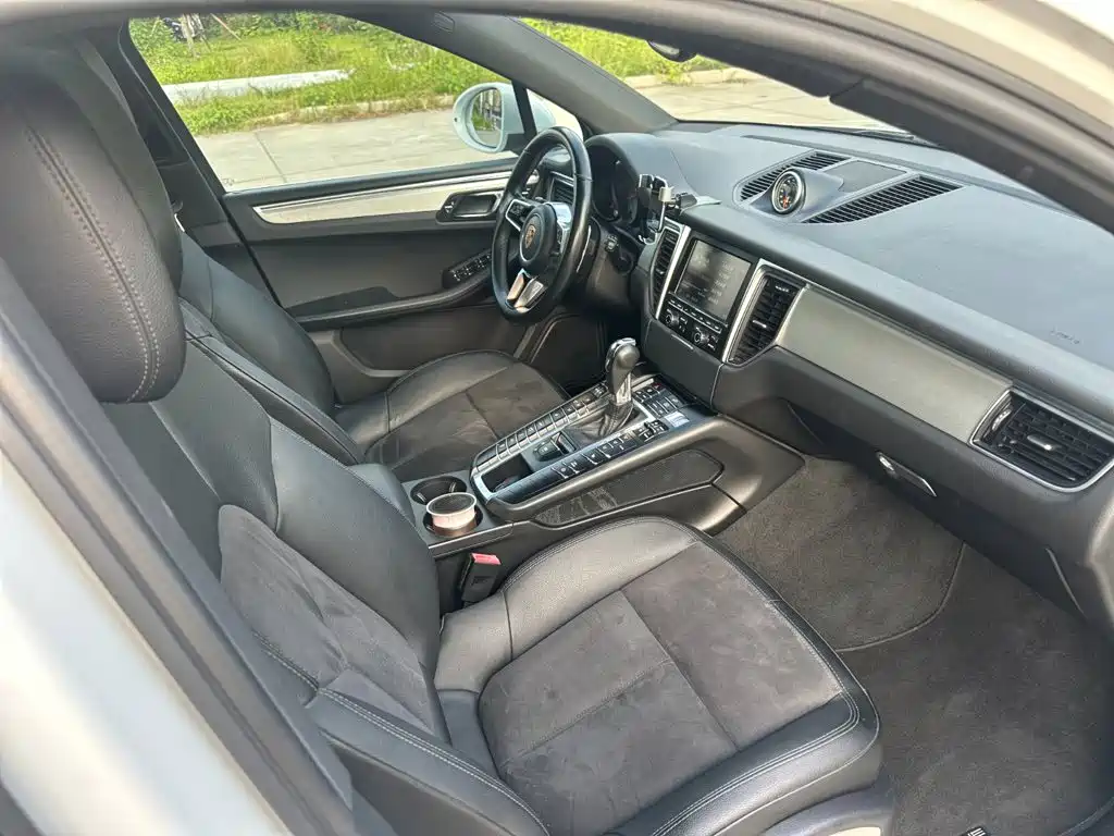 Porsche Macan — миниатюра 5