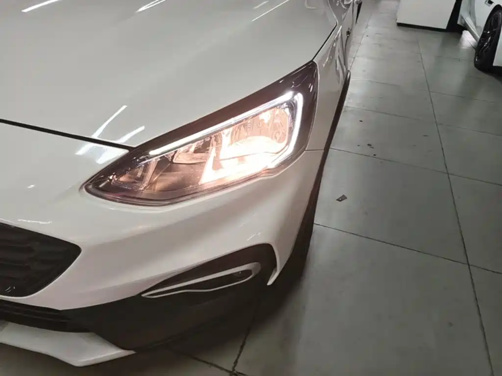 Ford Focus Active — миниатюра 24