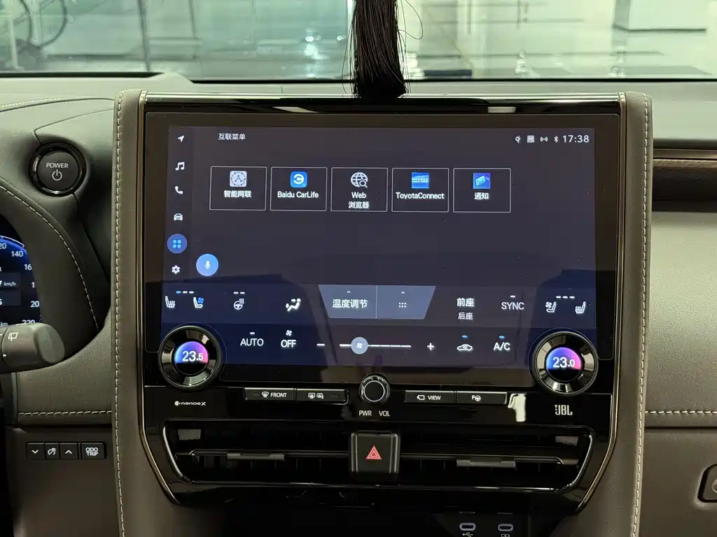 Toyota Alphard — миниатюра 10