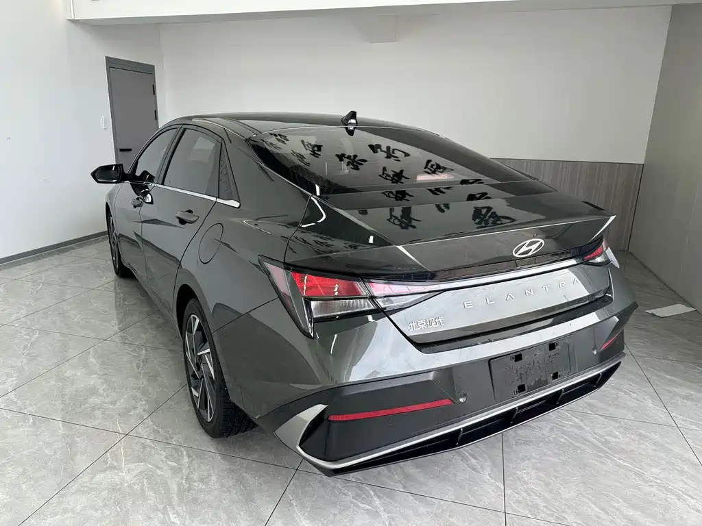 Hyundai Elantra — миниатюра 6