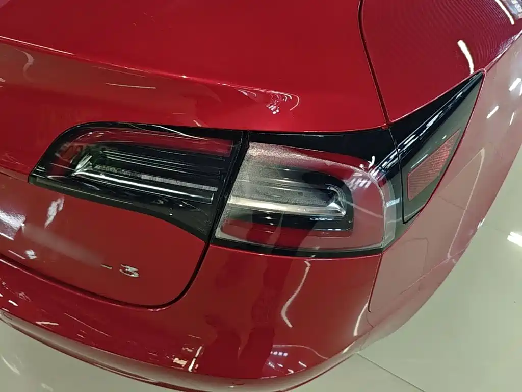 Tesla Model 3 — миниатюра 8