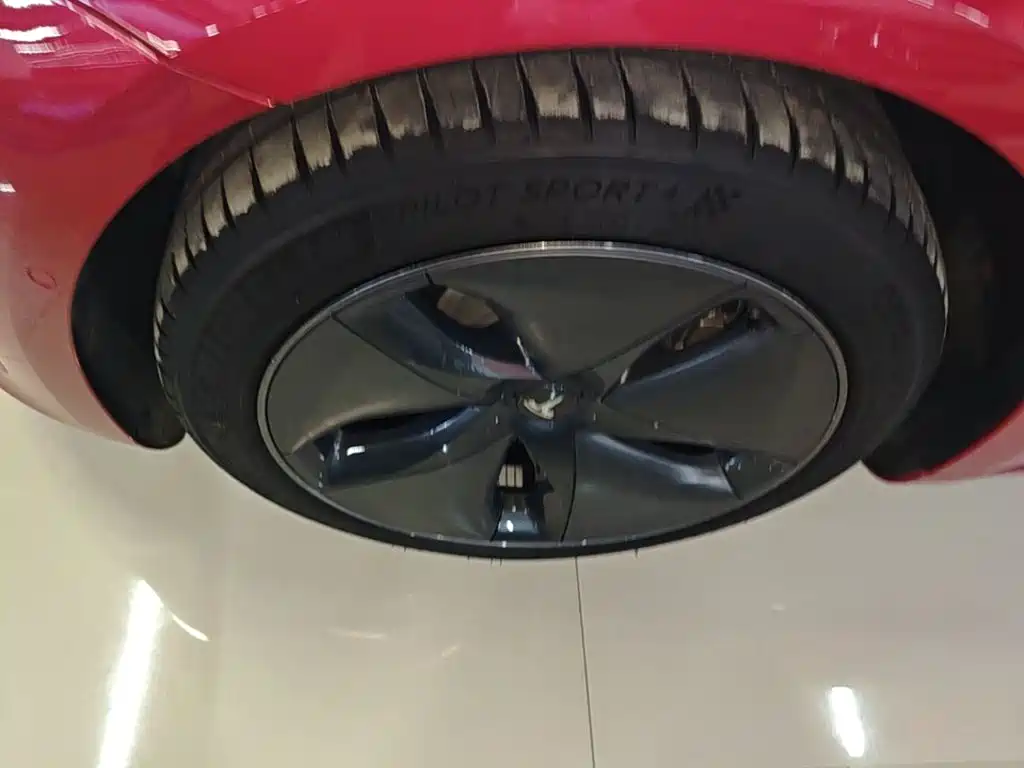 Tesla Model 3 — миниатюра 23