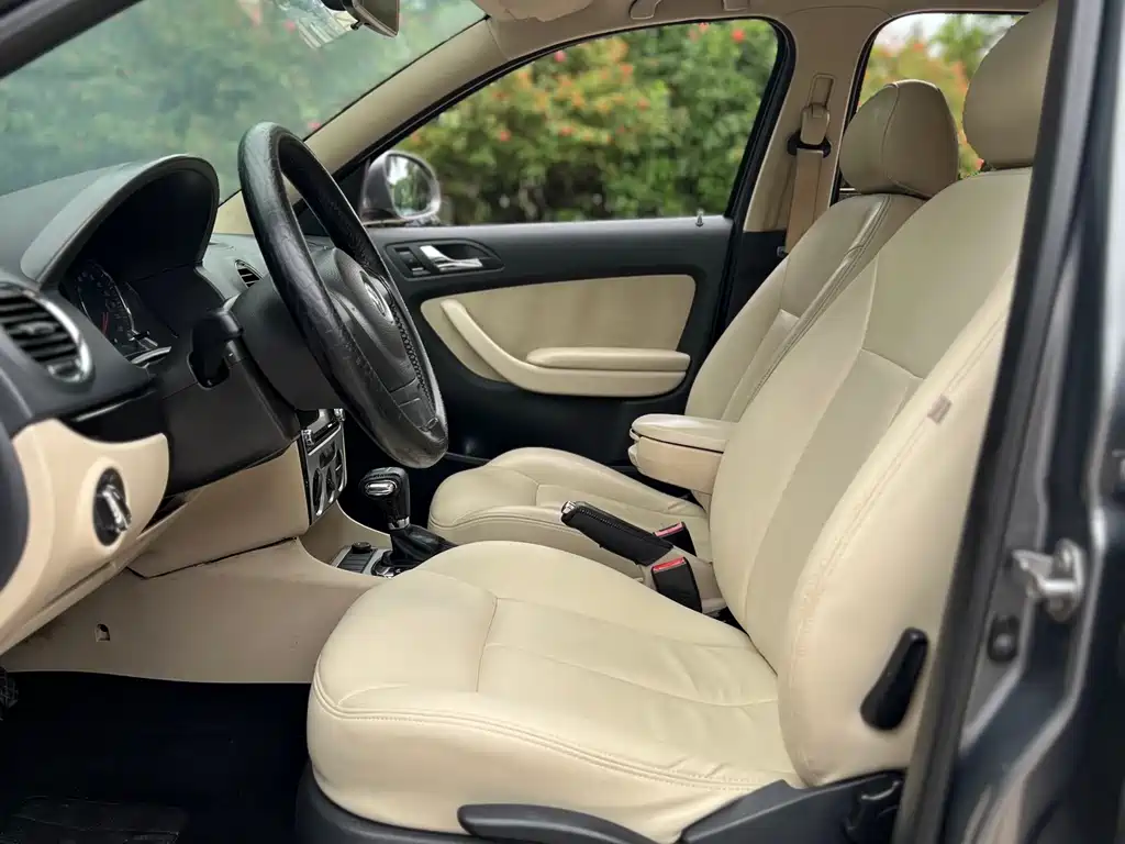 Volkswagen Lavida 2011 1.6L AT