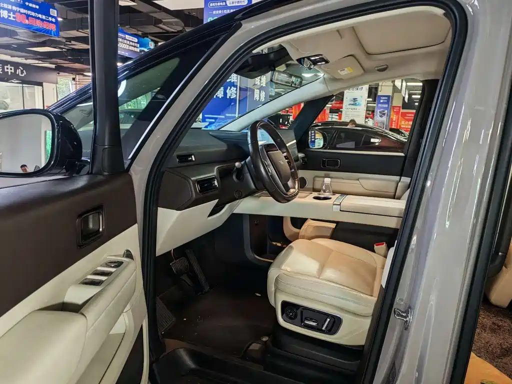 Li Auto Li MEGA — миниатюра 10