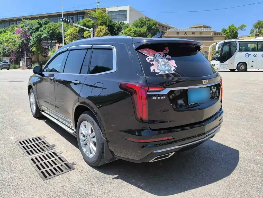 Cadillac XT6 2020 28T мест
