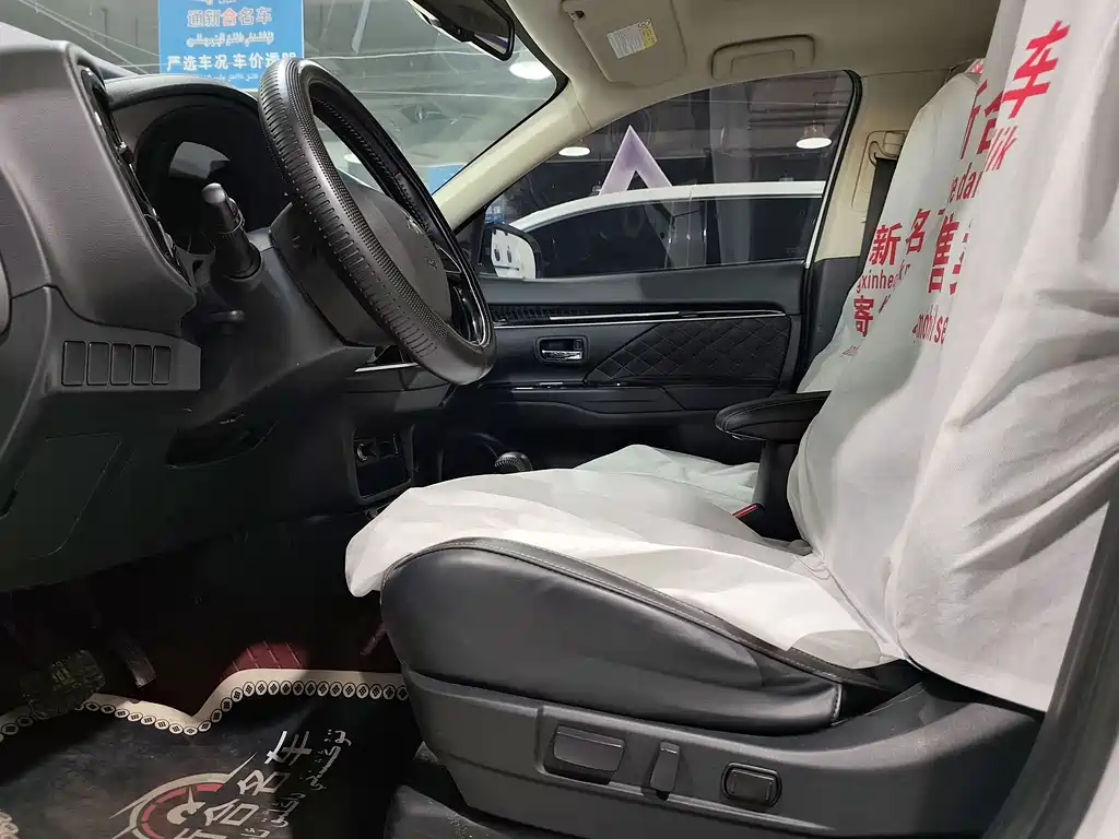 MITSUBISHI OUTLANDER