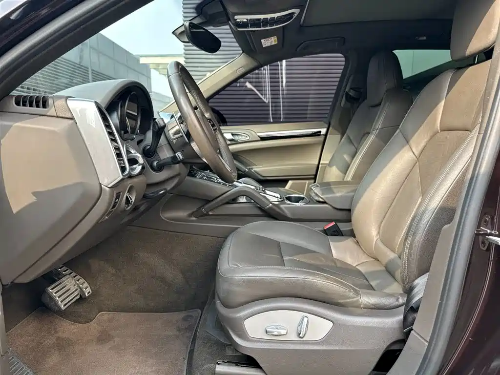 PORSCHE CAYENNE