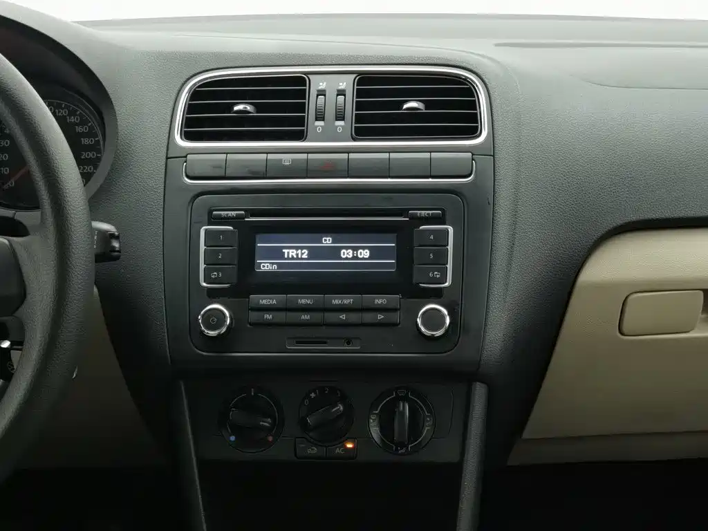 Volkswagen Polo — миниатюра 12