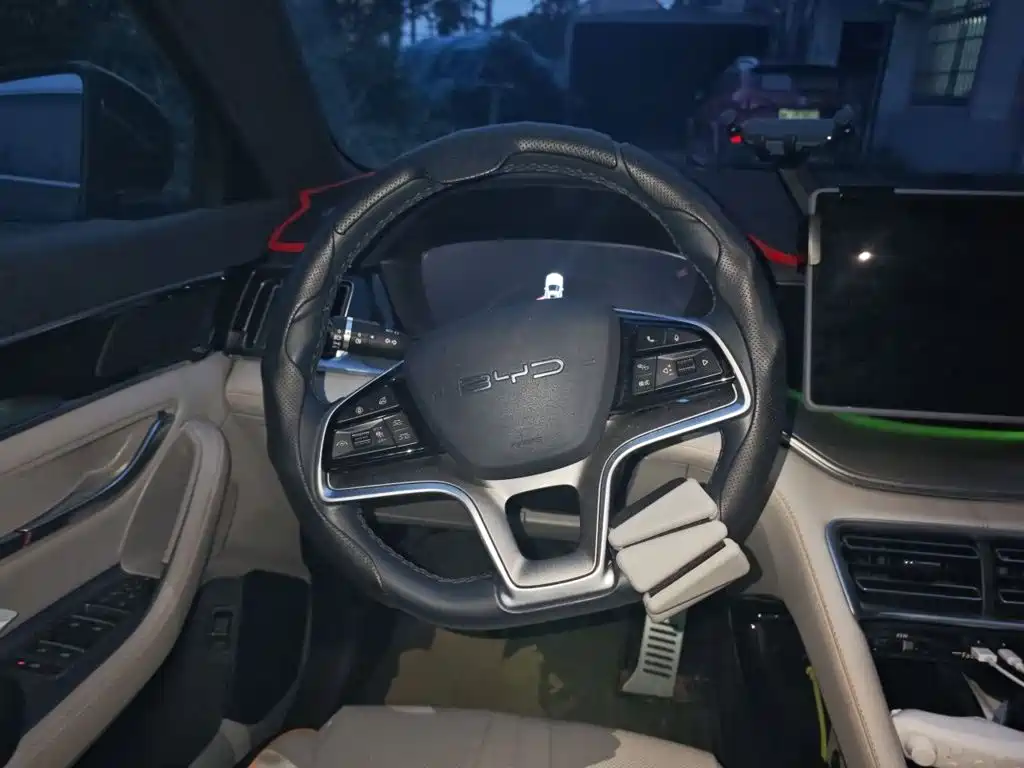 BYD PLUS New Energy — миниатюра 3