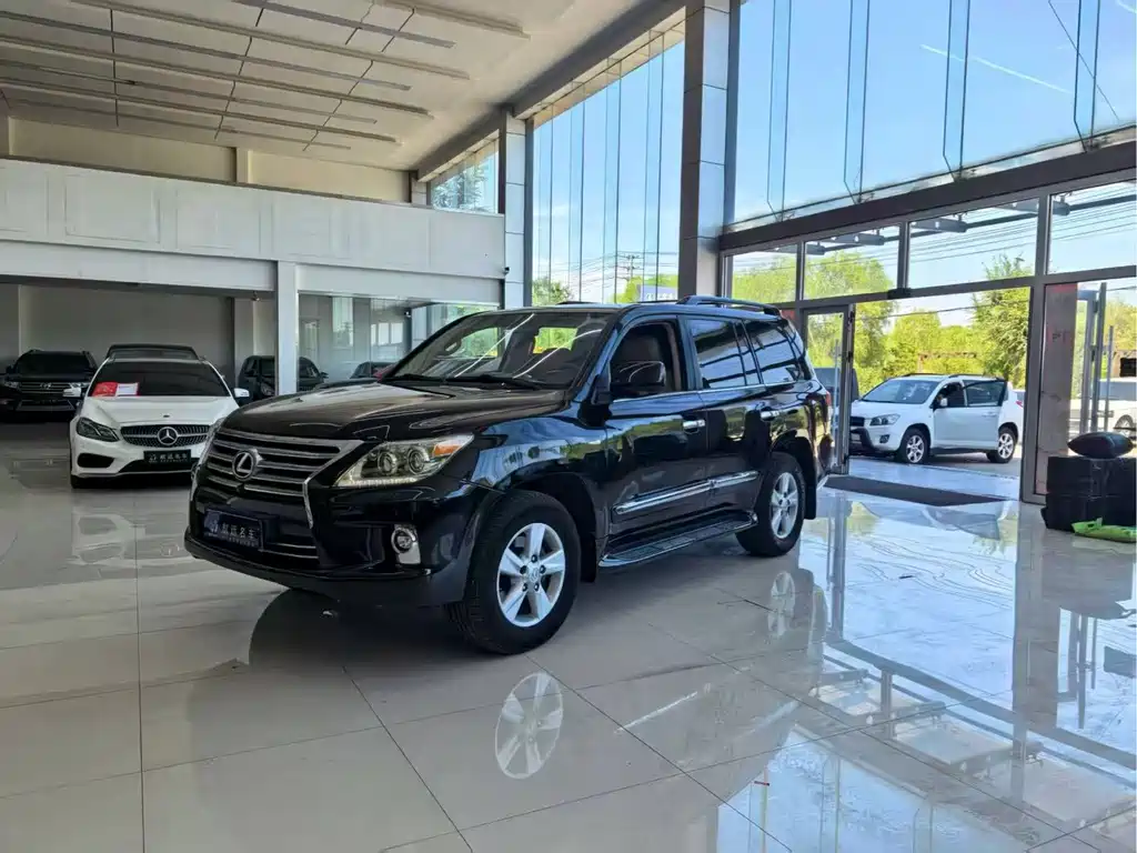 Lexus LX