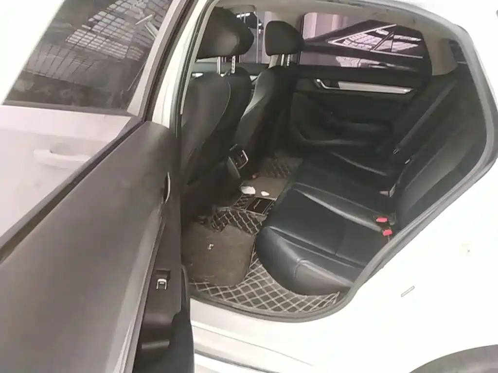 Honda Accord — миниатюра 17
