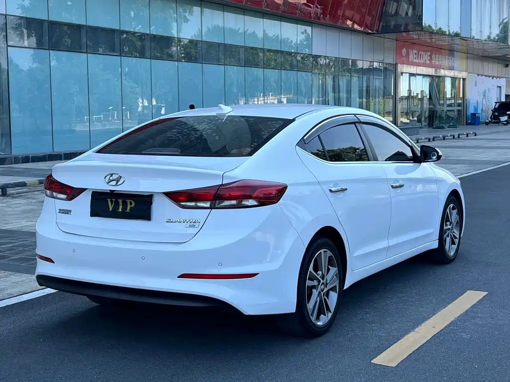 Hyundai Elantra — миниатюра 6