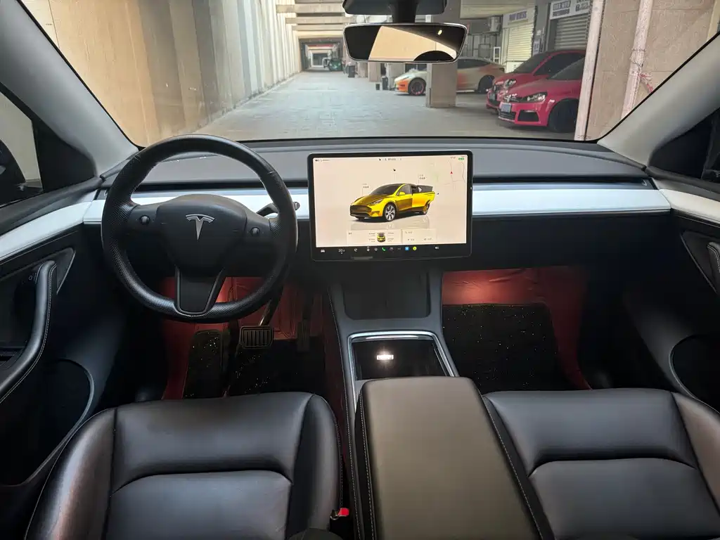 TESLA MODEL Y