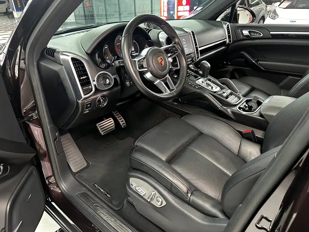 Porsche Cayenne — миниатюра 28