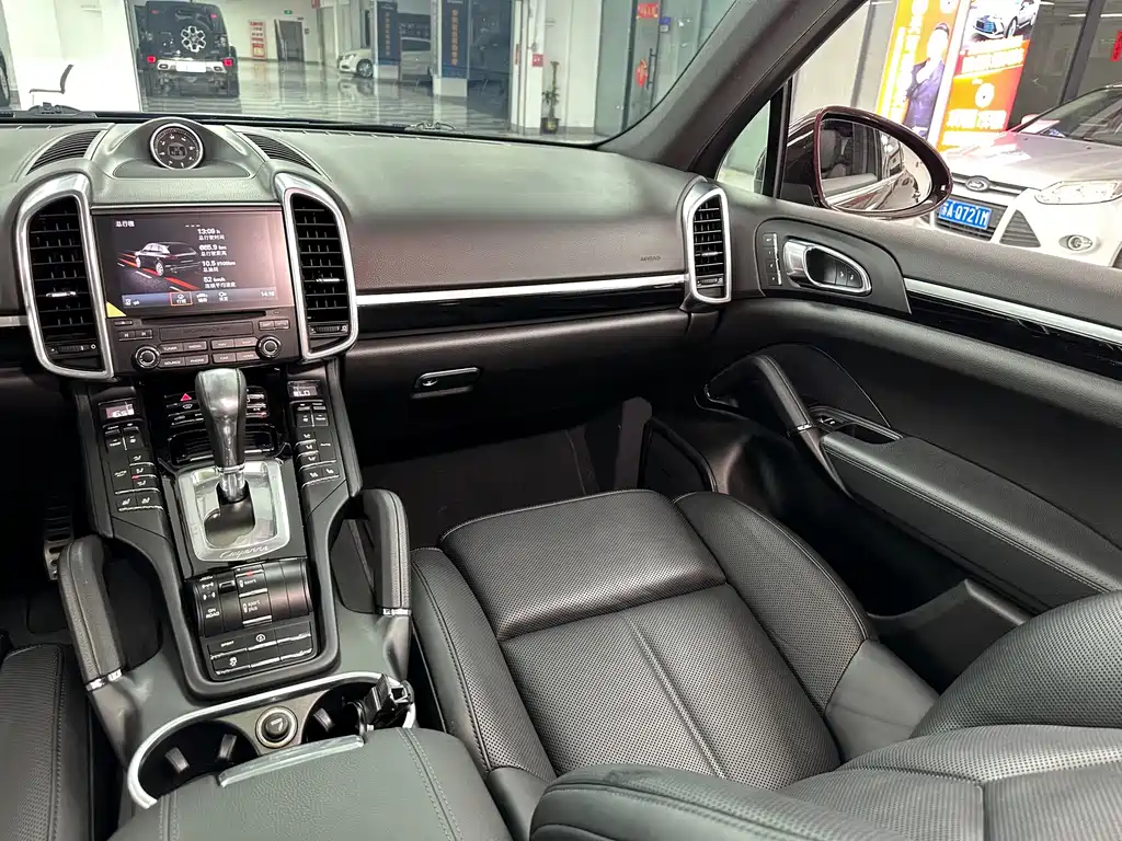 Porsche Cayenne — миниатюра 27