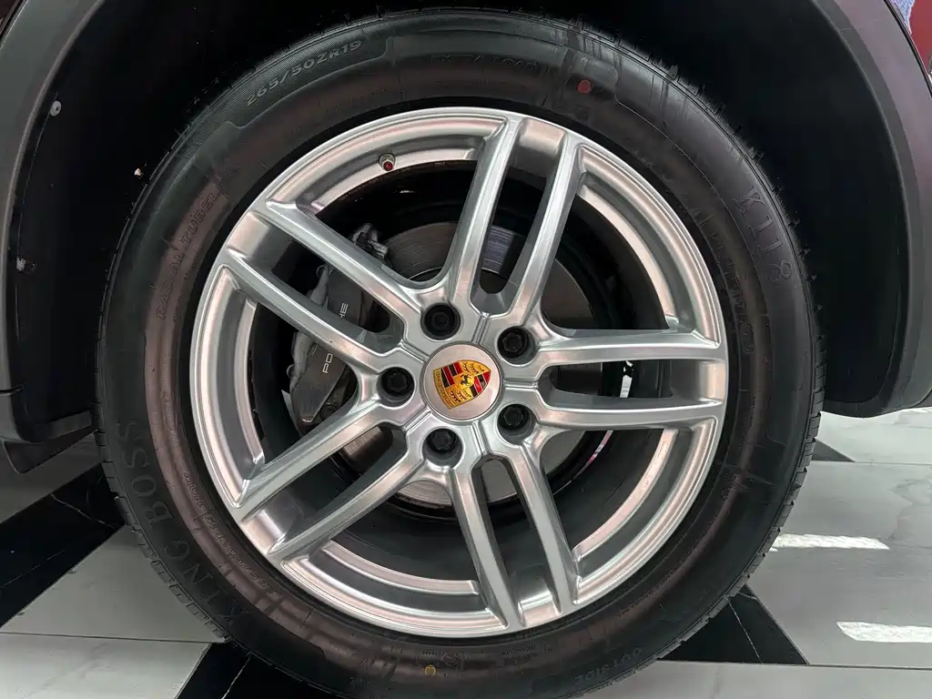 Porsche Cayenne — миниатюра 29