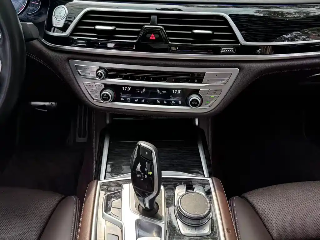 BMW 7 Series — миниатюра 12