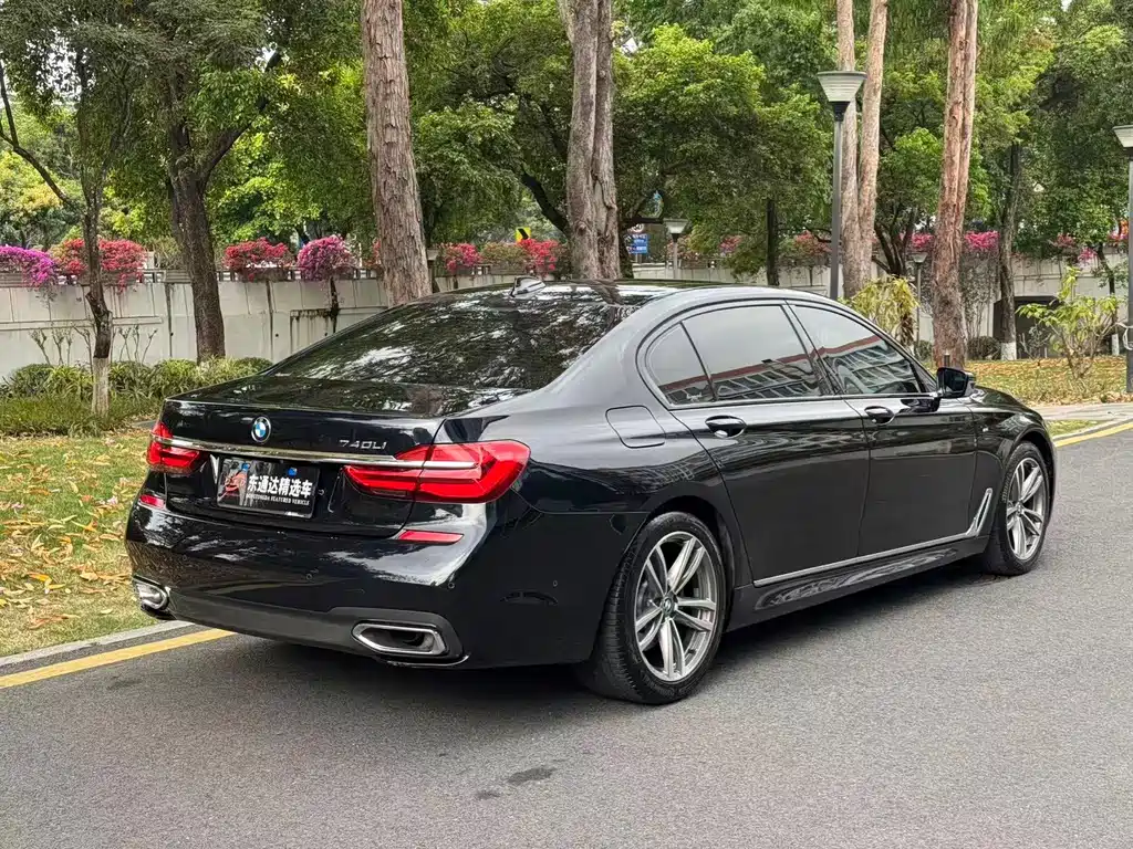 BMW 7 Series — миниатюра 16