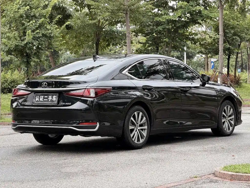 Lexus ES — миниатюра 9