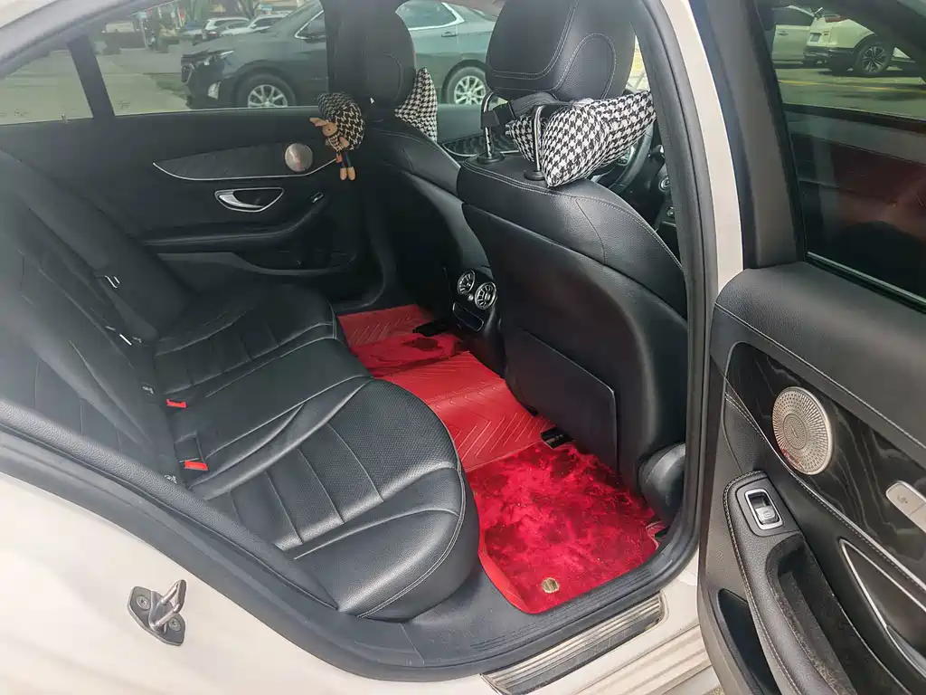 Mercedes-Benz C-Class — миниатюра 8