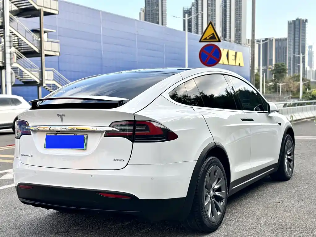 TESLA MODEL X