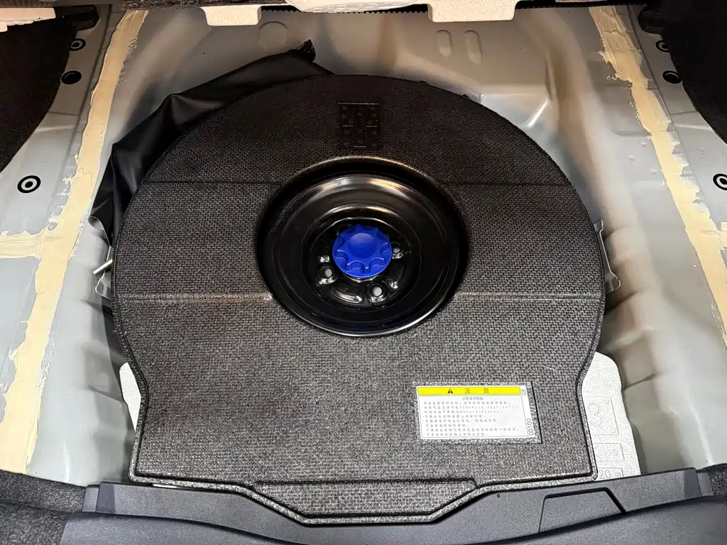 Toyota Yaris L - фото 11