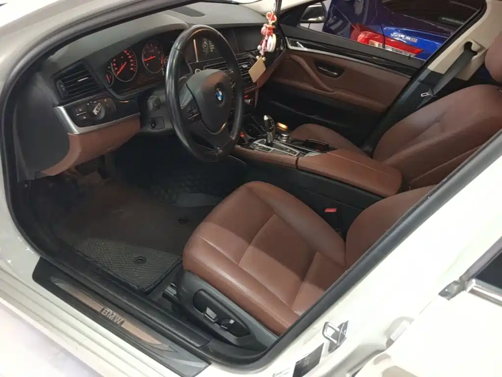 BMW 5 Series — миниатюра 15