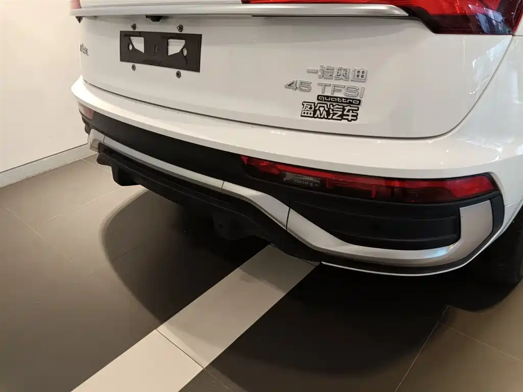 Audi Q5L Sportback — миниатюра 13
