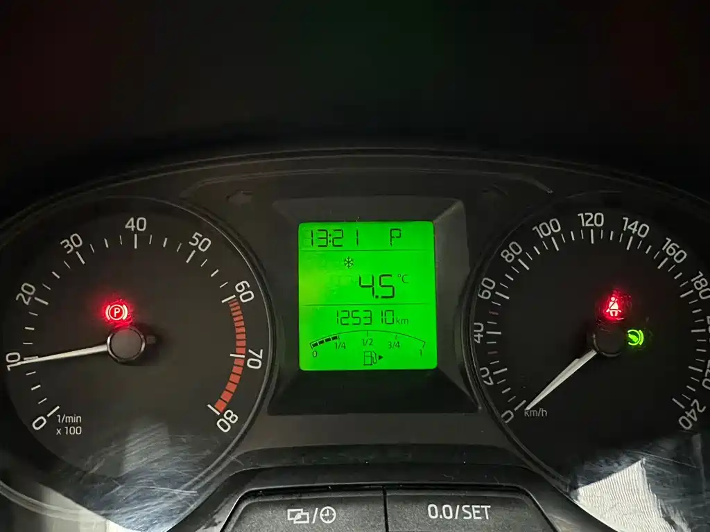 Skoda Fabia 1.4L Auto Forward Edition, фото 6