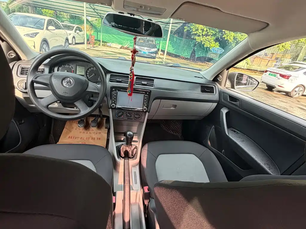 Skoda Rapid — миниатюра 9