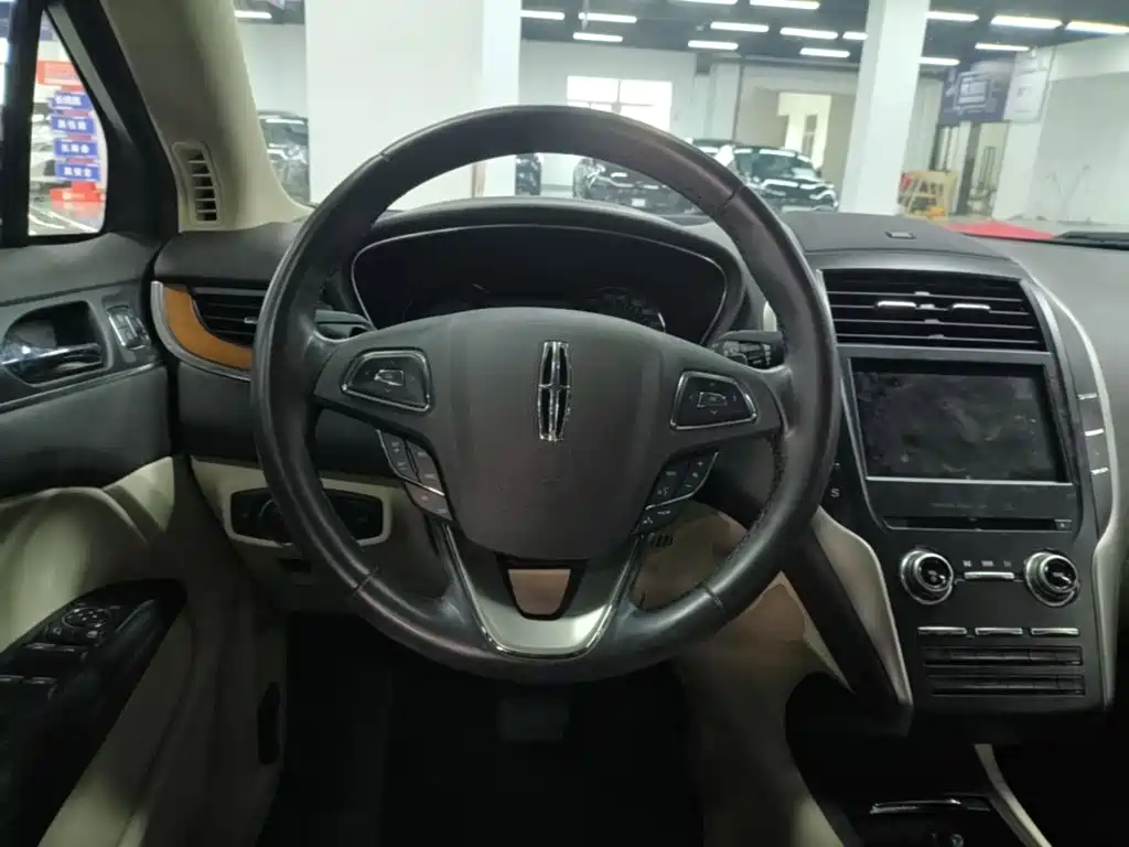 Lincoln MKC — миниатюра 11
