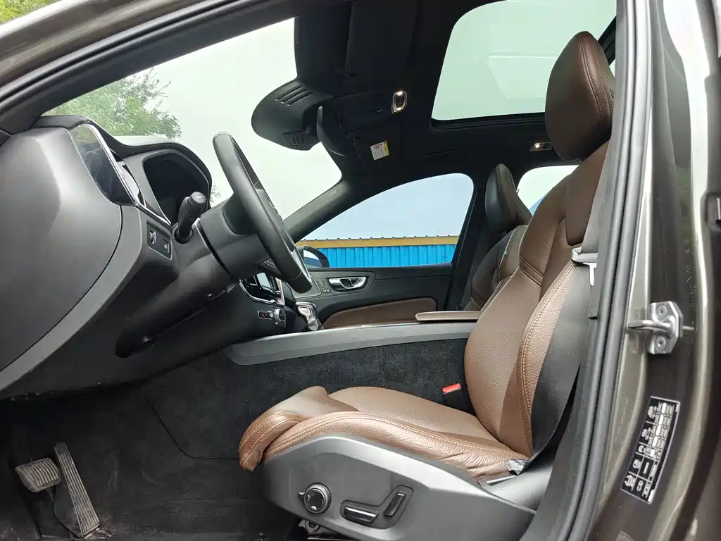 Volvo XC60 — миниатюра 11