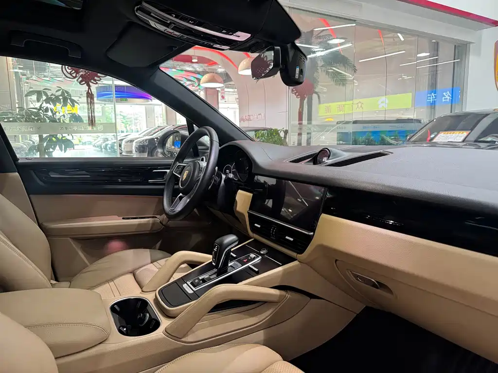 Porsche Cayenne — миниатюра 6